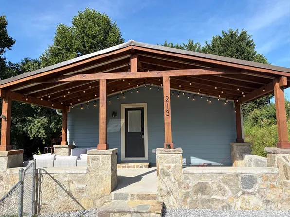 213 Sandy Creek Ct, Hendersonville, NC 28792