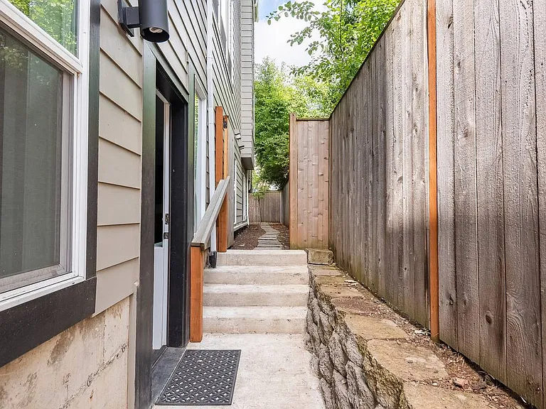 5201 NE 14th Pl #B — Photo 22