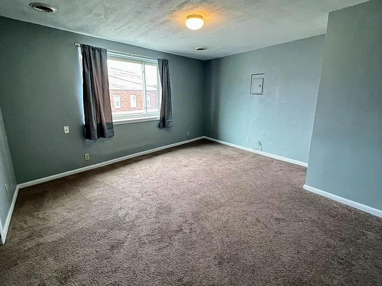 2332 Arlington Ave — Photo 7