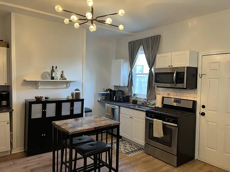 26 Elizabeth St #1 — Photo 8