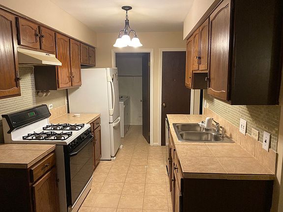 3rd image of 321 Westwood Ct