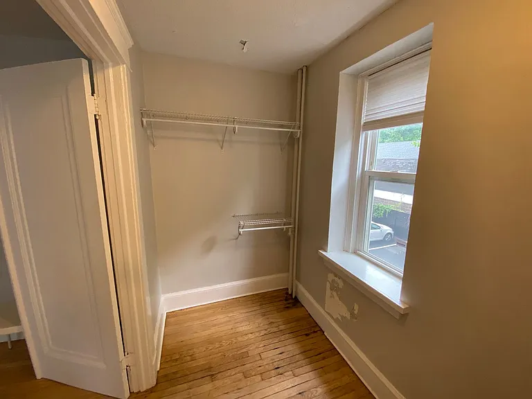 100 Howe Street — Photo 62