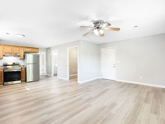 3rd image of 304 Keeneland Dr APT 2A