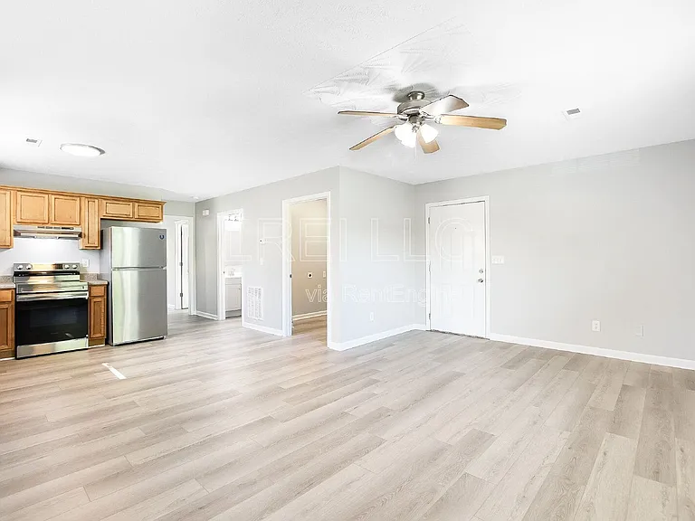 304 Keeneland Dr #2A — Photo 3