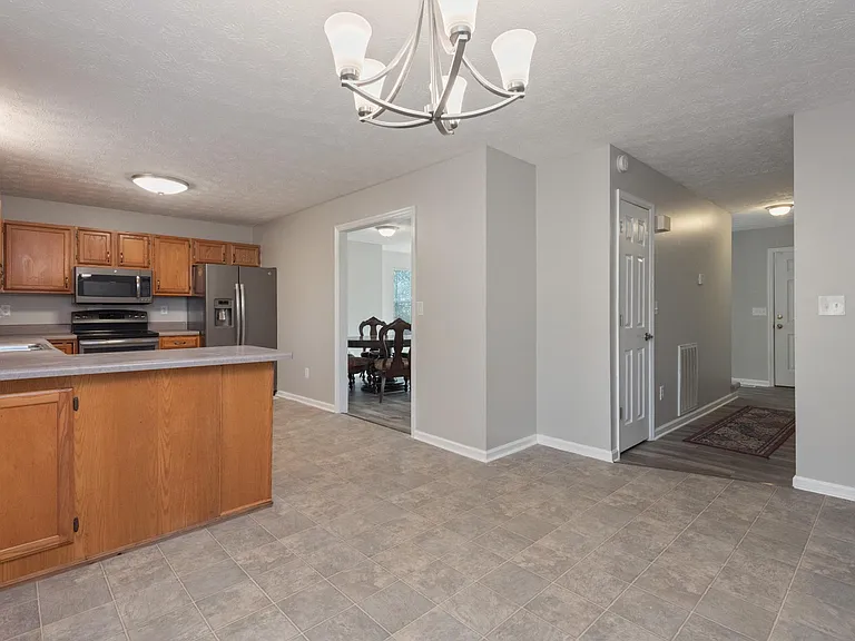 1560 Pheasants Glen Dr — Photo 14