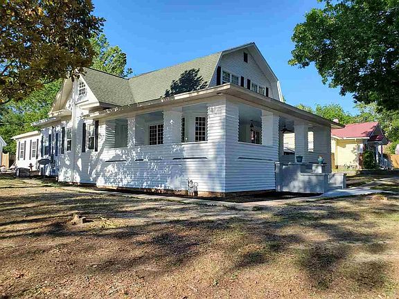3rd image of 2800 E De Soto St