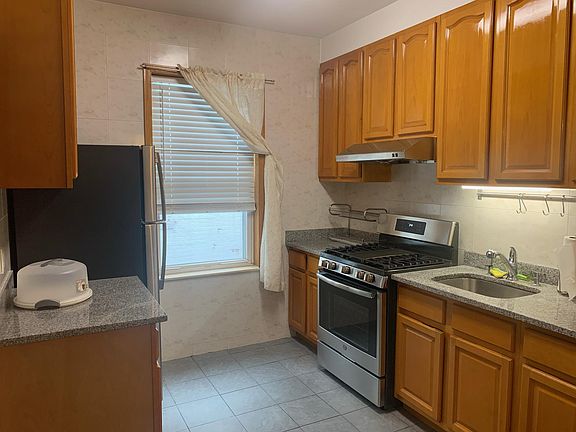 3rd image of 2036 E 27th St #2