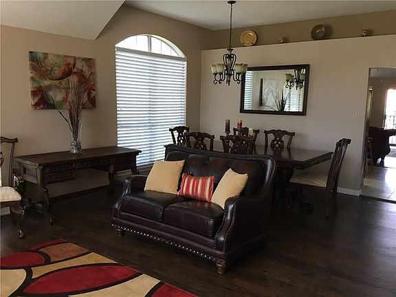 3rd image of 5907 Woodoak Dr
