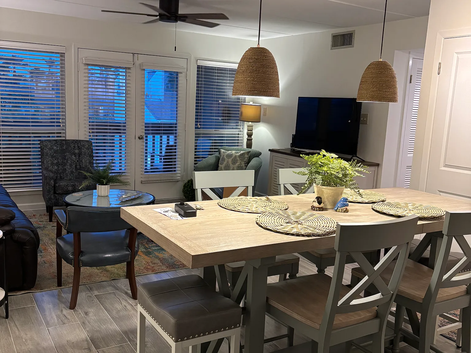 2 bed, 896 sqft, $2,500 — Photo 4