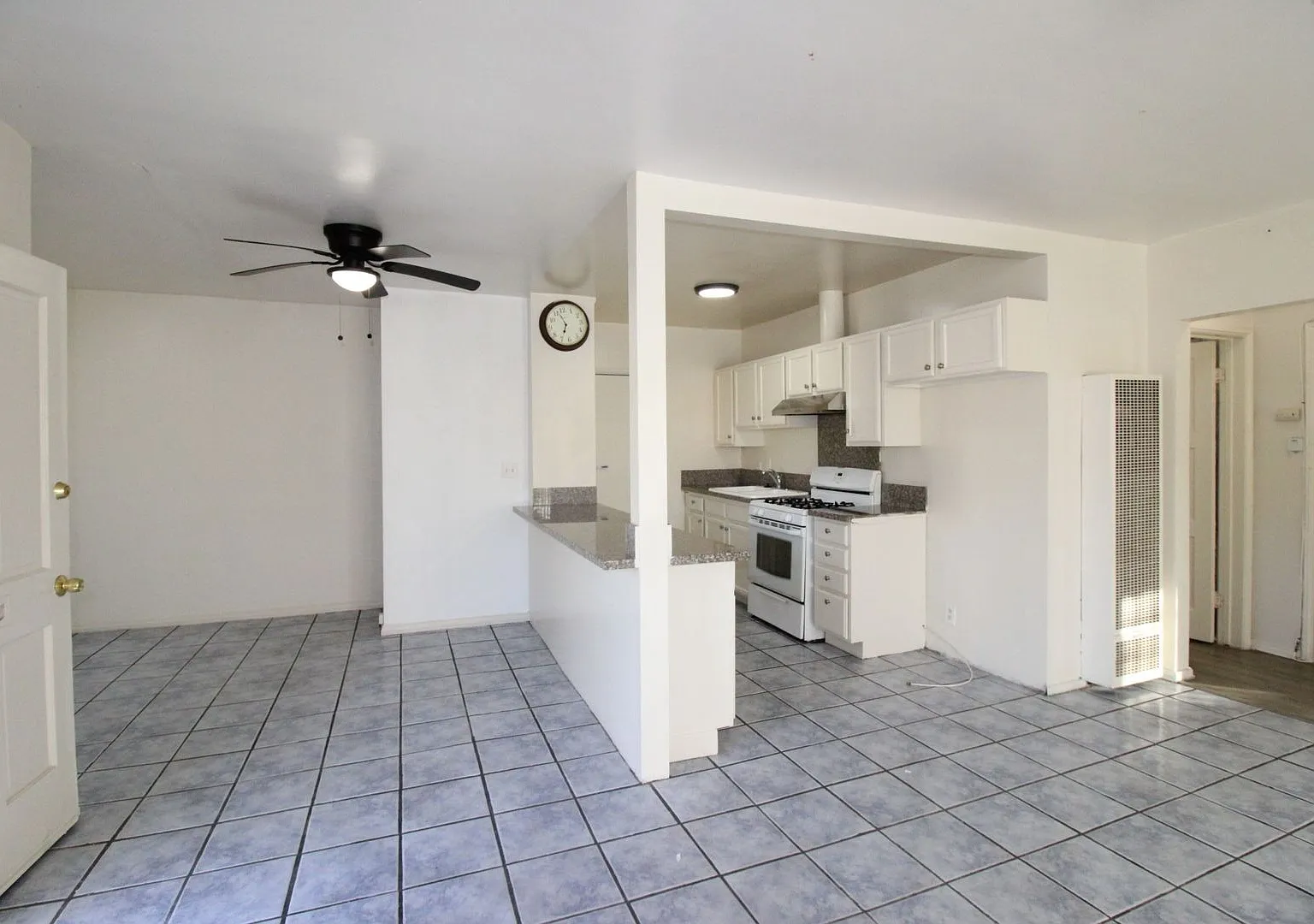 2816 W Vernon Ave — Photo 3