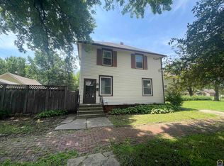 317 SW 14th St, Topeka, KS 66612