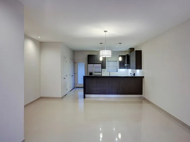 211 S 48th Ln #3 — Photo 2