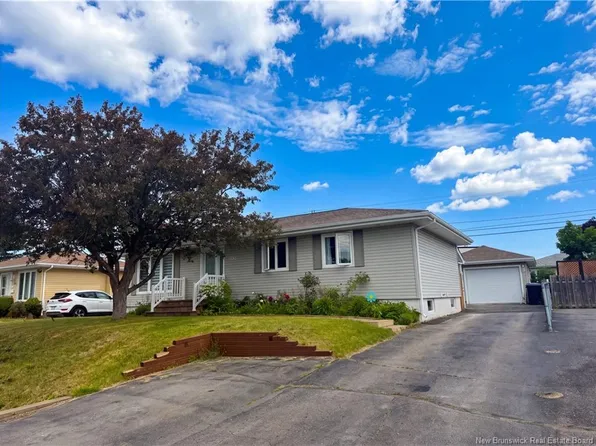 1130 Rockland Dr, Bathurst, NB E2A 3T9