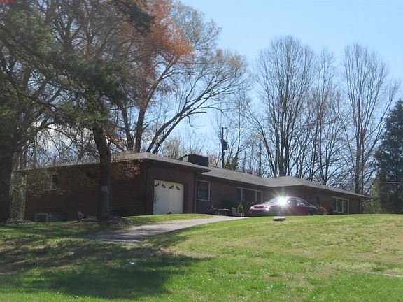 3rd image of 2260 Fairview Dr