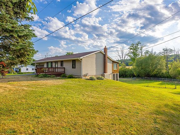 3rd image of 375 Veteran Hill Rd