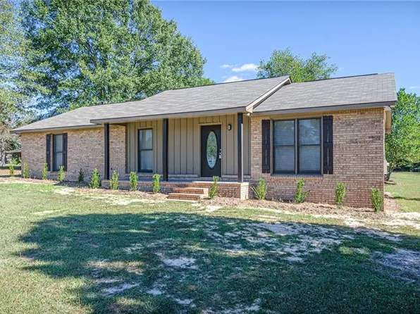35 Overlook Dr, Seale, AL 36875