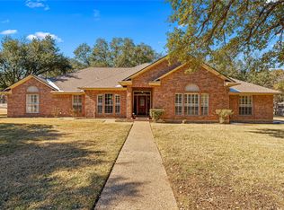 201 Cobblestone Ln, Crawford, TX 76638