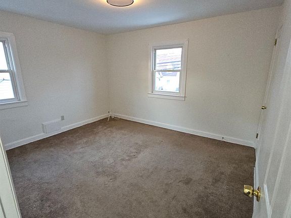 4th image of 33 Avenel St