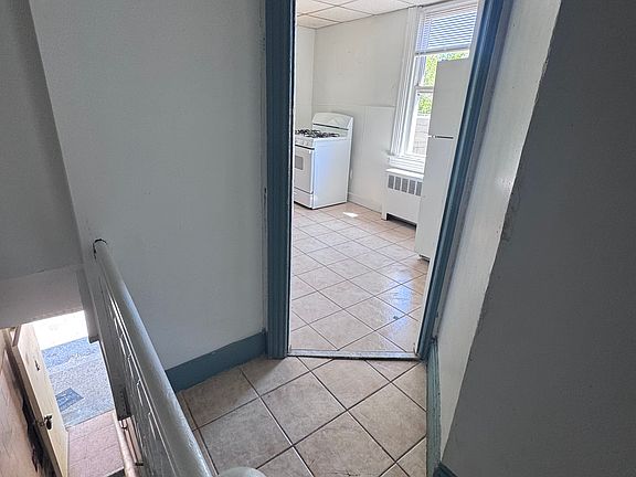3rd image of 909 Springfield Rd #C