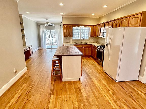 3rd image of 6565 Phillips Mill Rd