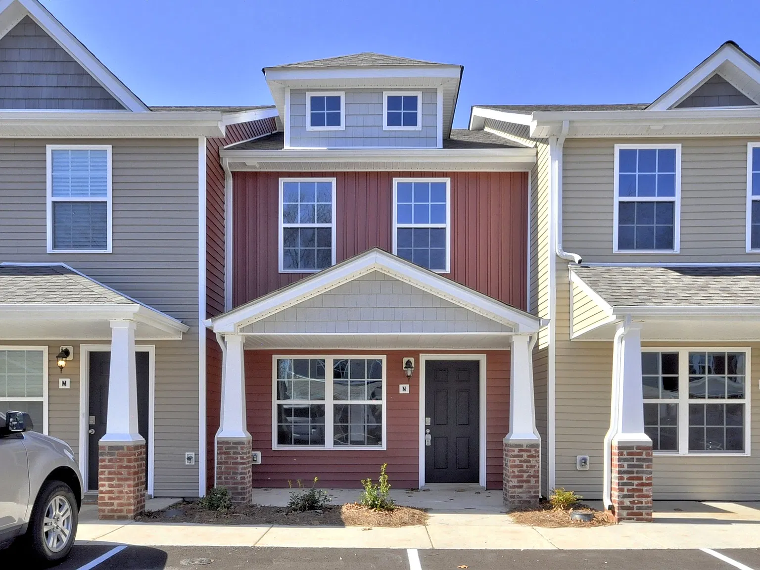2 bed, 2.5 bath, 1233 sqft, $1,350 — Photo 1