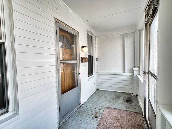 4th image of 719 Crescent Ave