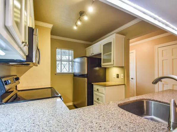 87 Winchester Dr, Euless, TX 76039