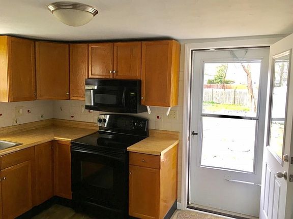 3rd image of 12 Birch St #12