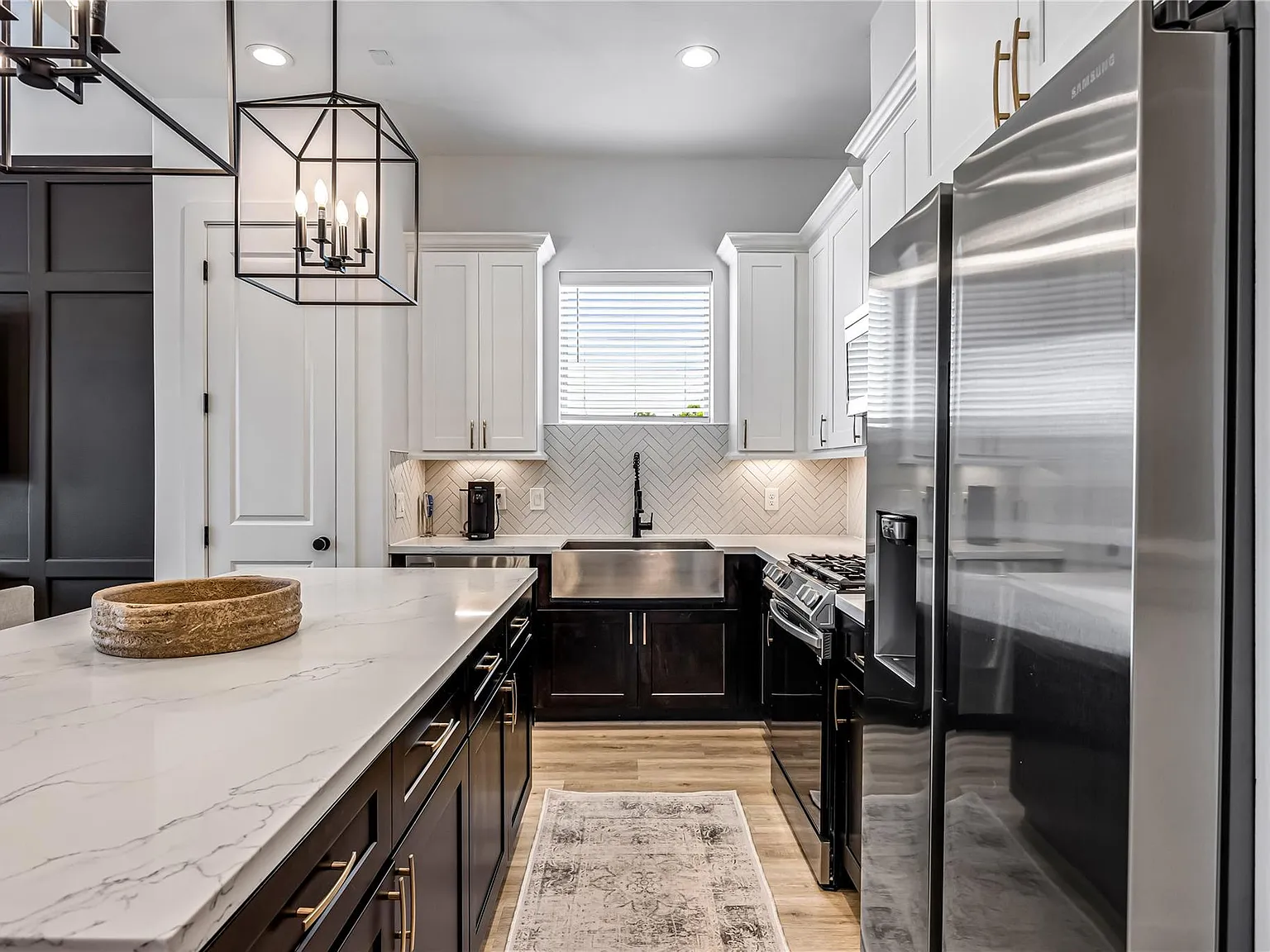 3 bed, 2.5 bath, 1606 sqft, $3,199 — Photo 3