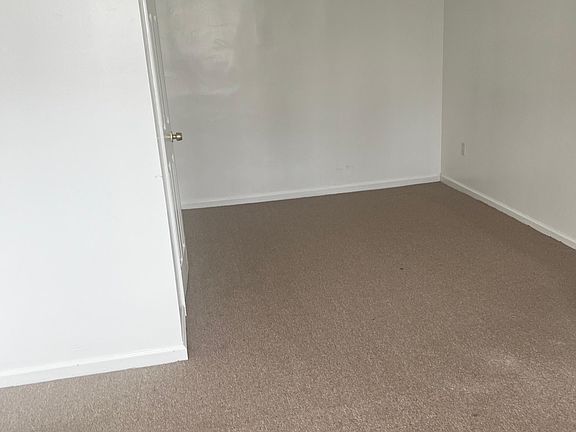 3rd image of 1928 Nereid Ave Floor 1