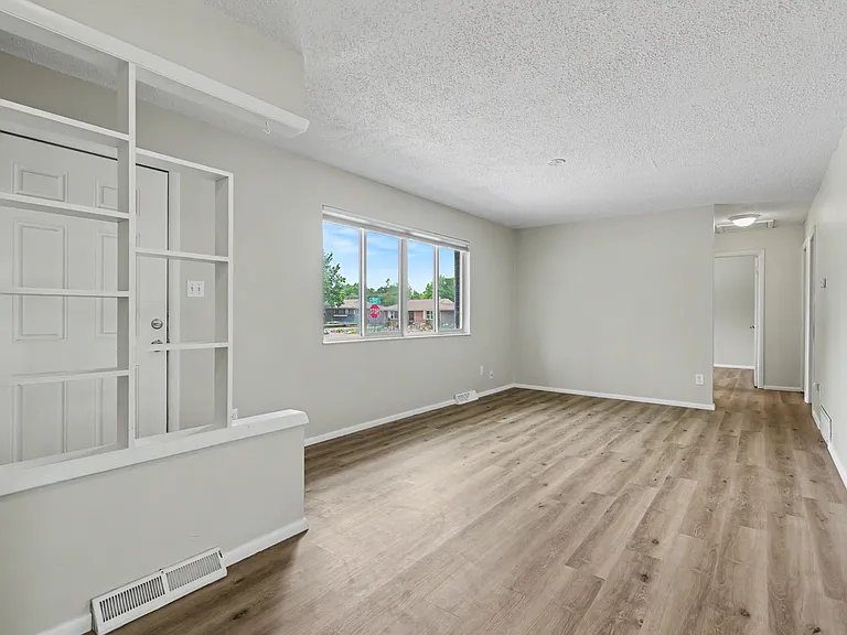 1731 Auburn Dr — Photo 5