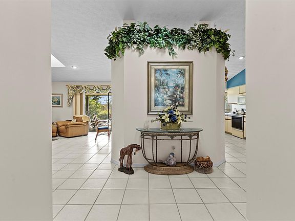 5th image of 522 SE Majestic Terrace