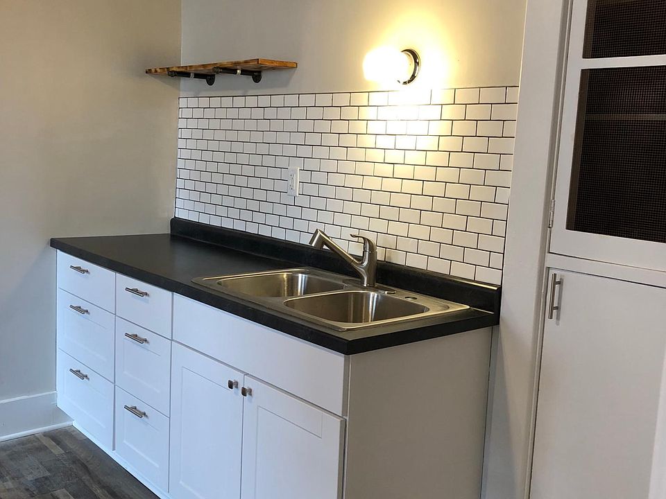 1st image of 305 Broadway