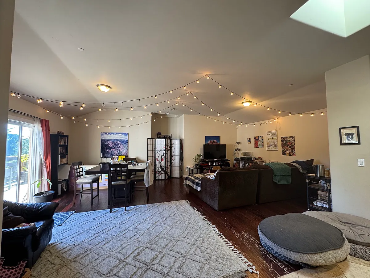 Building Photo - Seaside Ct