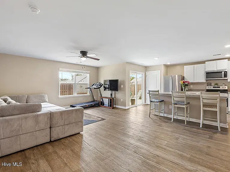 3 bed, 1515 sqft, $1,800 — Photo 3