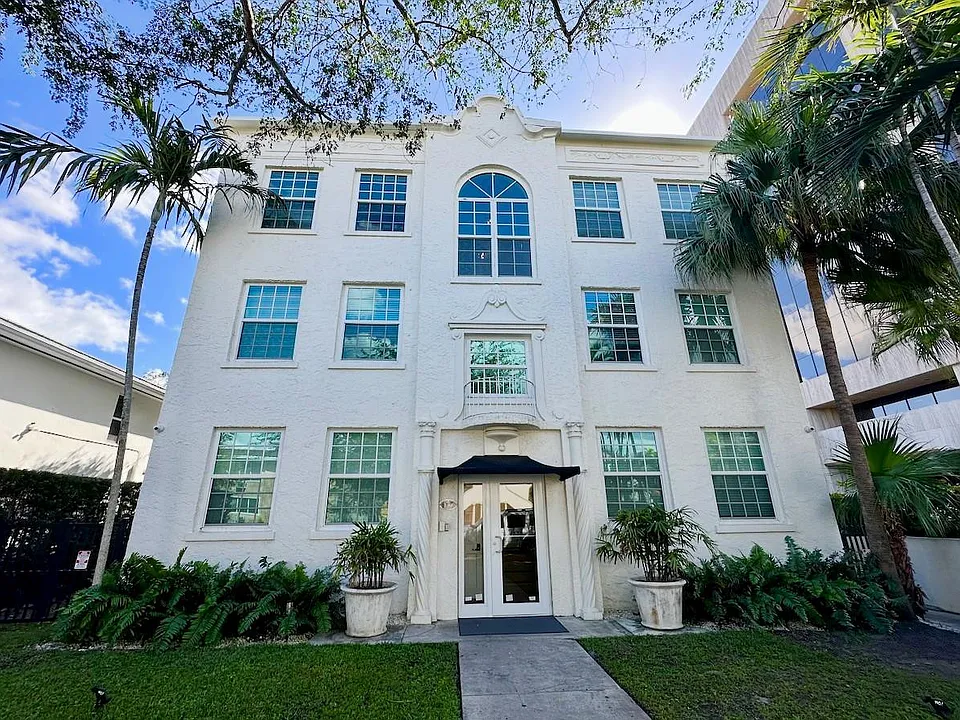 130 Antiquera Ave