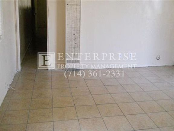 4th image of 141 S Laxore St APT A
