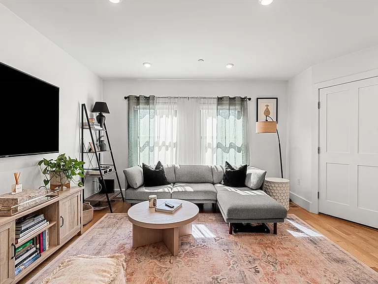 4 Everett Pl #1 — Photo 11