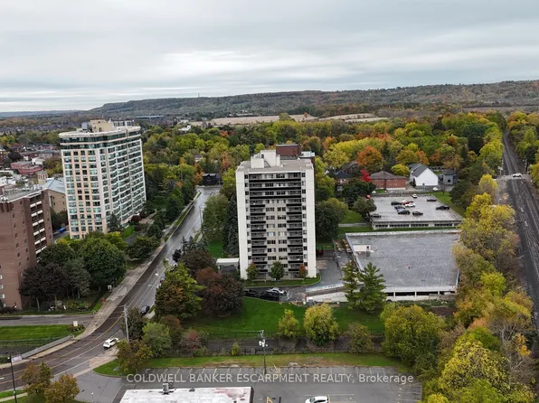 81 Millside Dr #1005, Milton, ON L9T 3X4