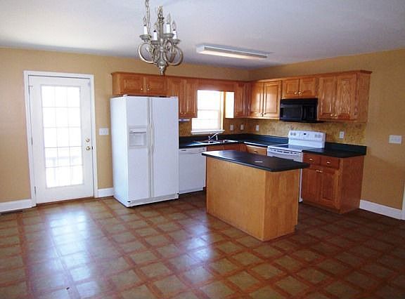 4th image of 172 Harmony Park Dr