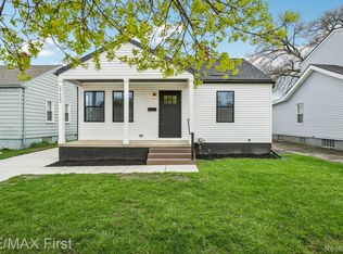 27520 Bohnhoff St, Roseville, MI 48066