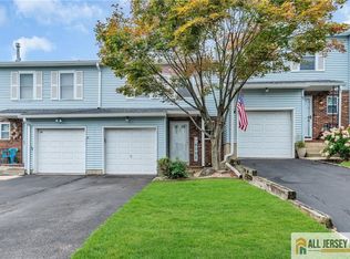 44 Hickory Ct, Jamesburg, NJ 08831