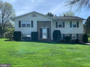 111 Sunset Dr, Mount Holly Springs, PA 17065