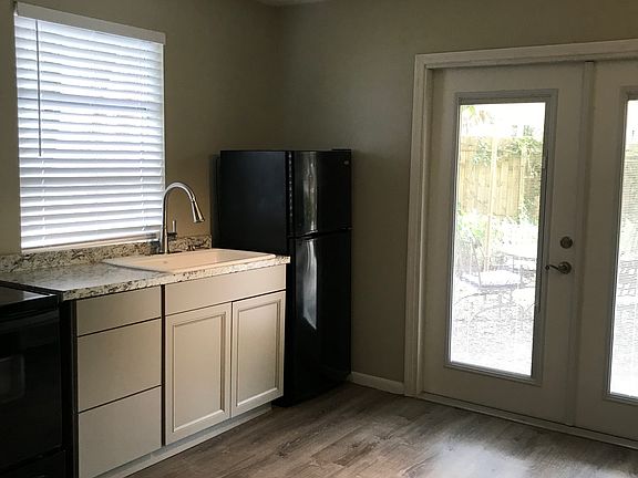 5th image of 229 Summerwood Trl