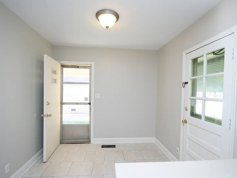 407 Warner St NW — Photo 8