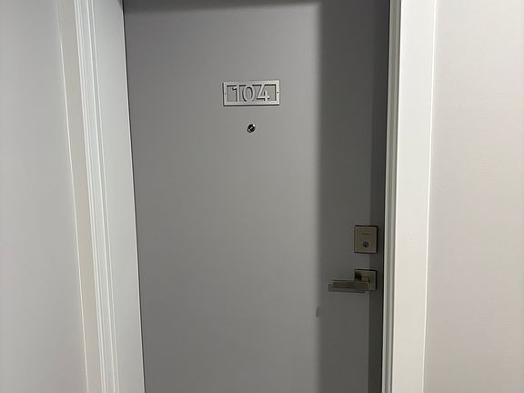 2nd image of 2486 S Kinnickinnic Ave #104