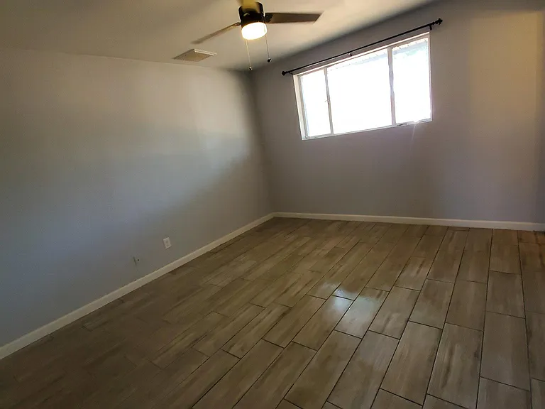 3020 N 54th Ln — Photo 10