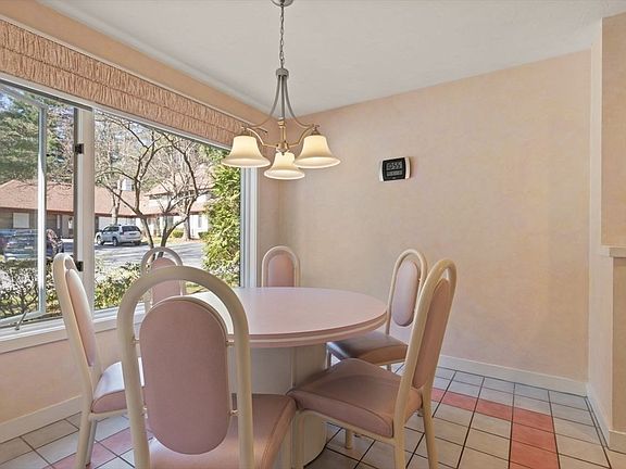 5th image of 44 Apple Valley Dr Unit 44