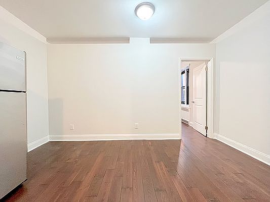 4th image of 245 Hawthorne St