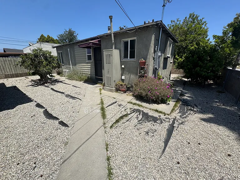 1529 S Monterey St — Photo 13